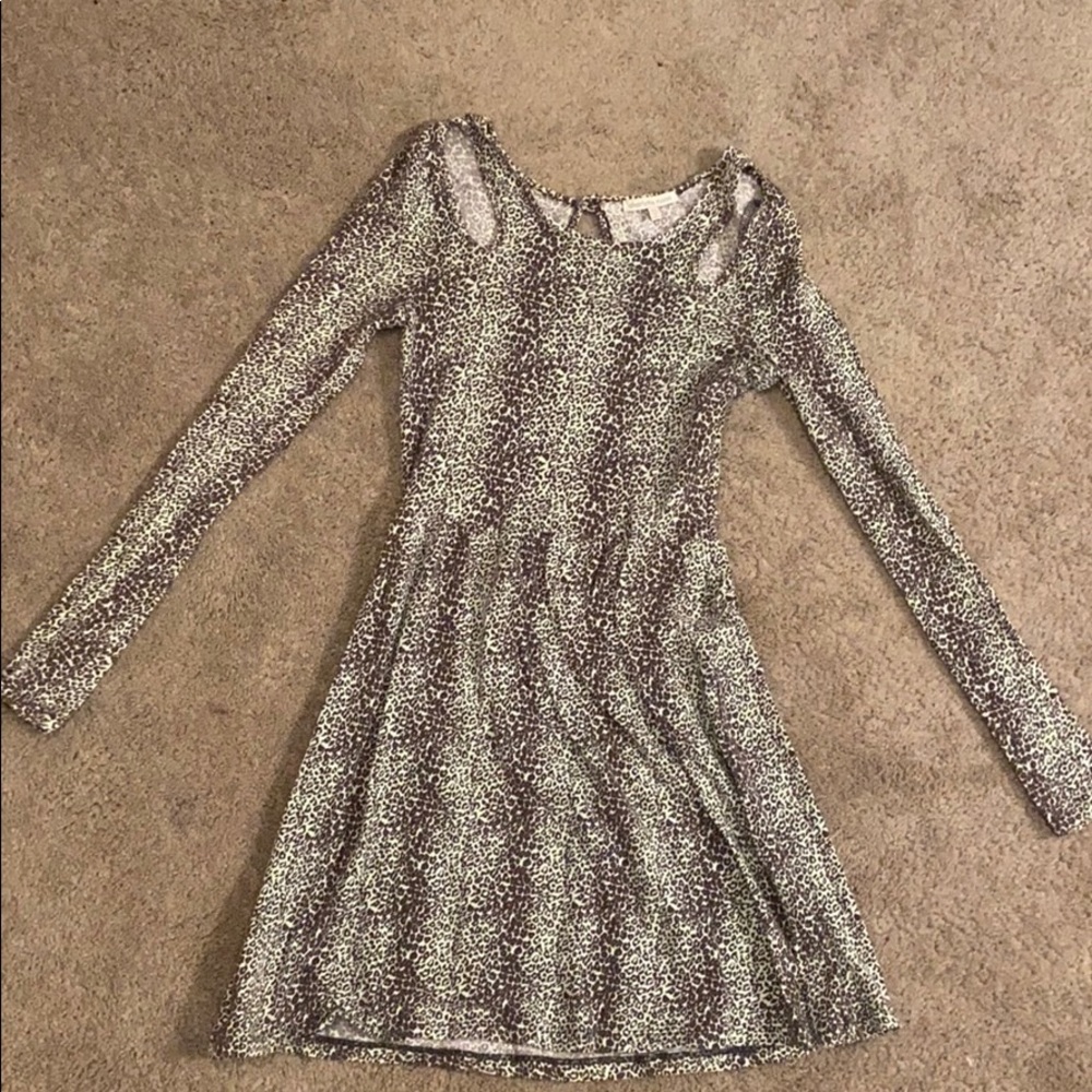 Long sleeve green leopard body con/skater dress